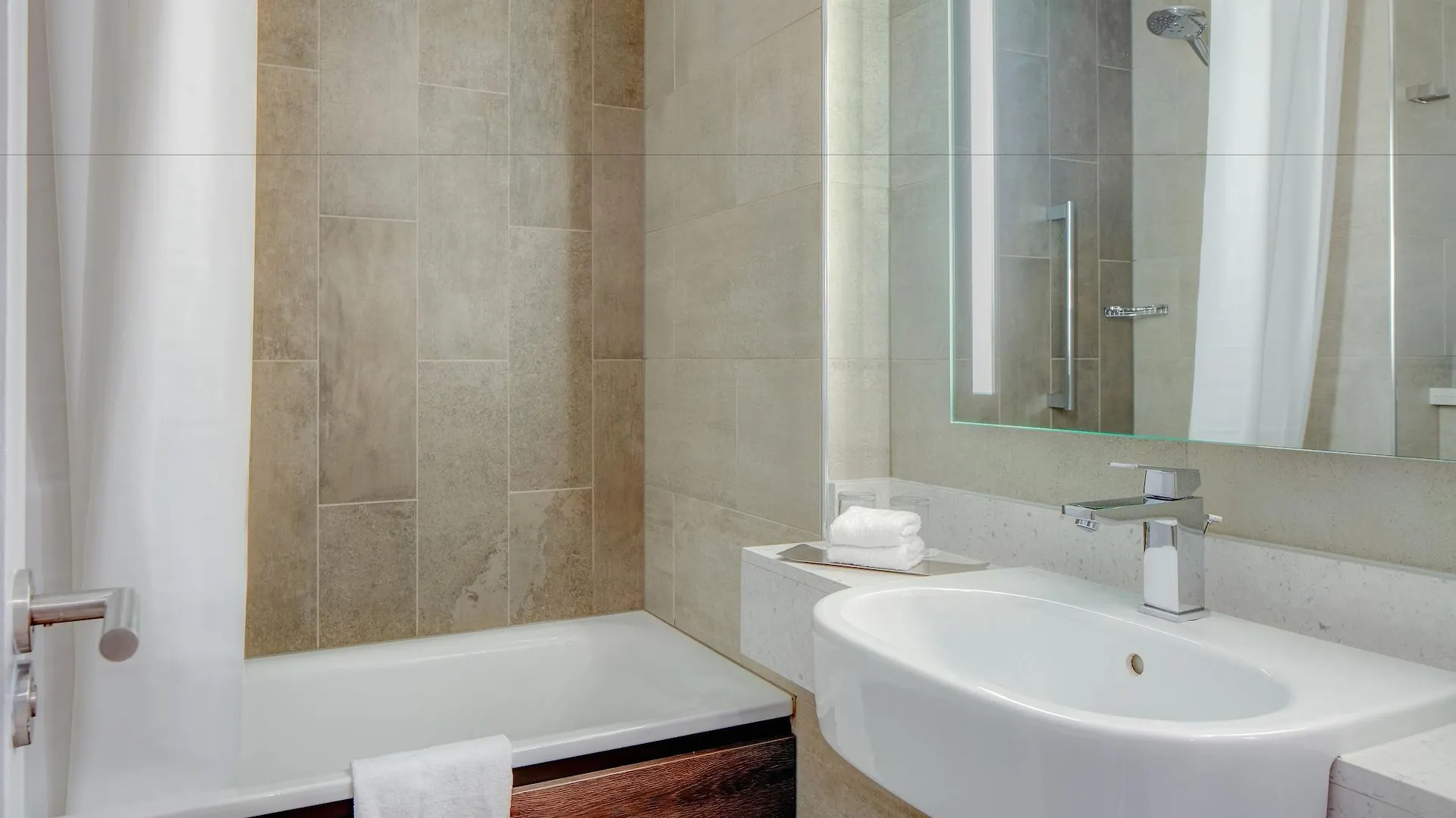 Hilton Edinburgh Carlton Hotel 4*,  Reino Unido