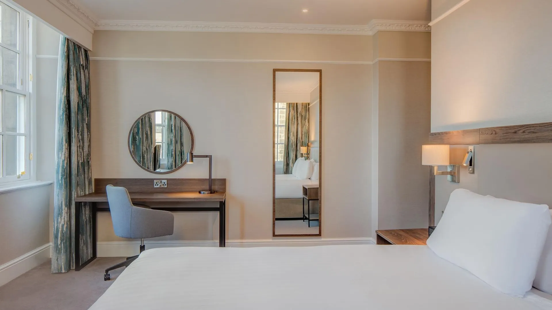 Hilton Edinburgh Carlton Hotel