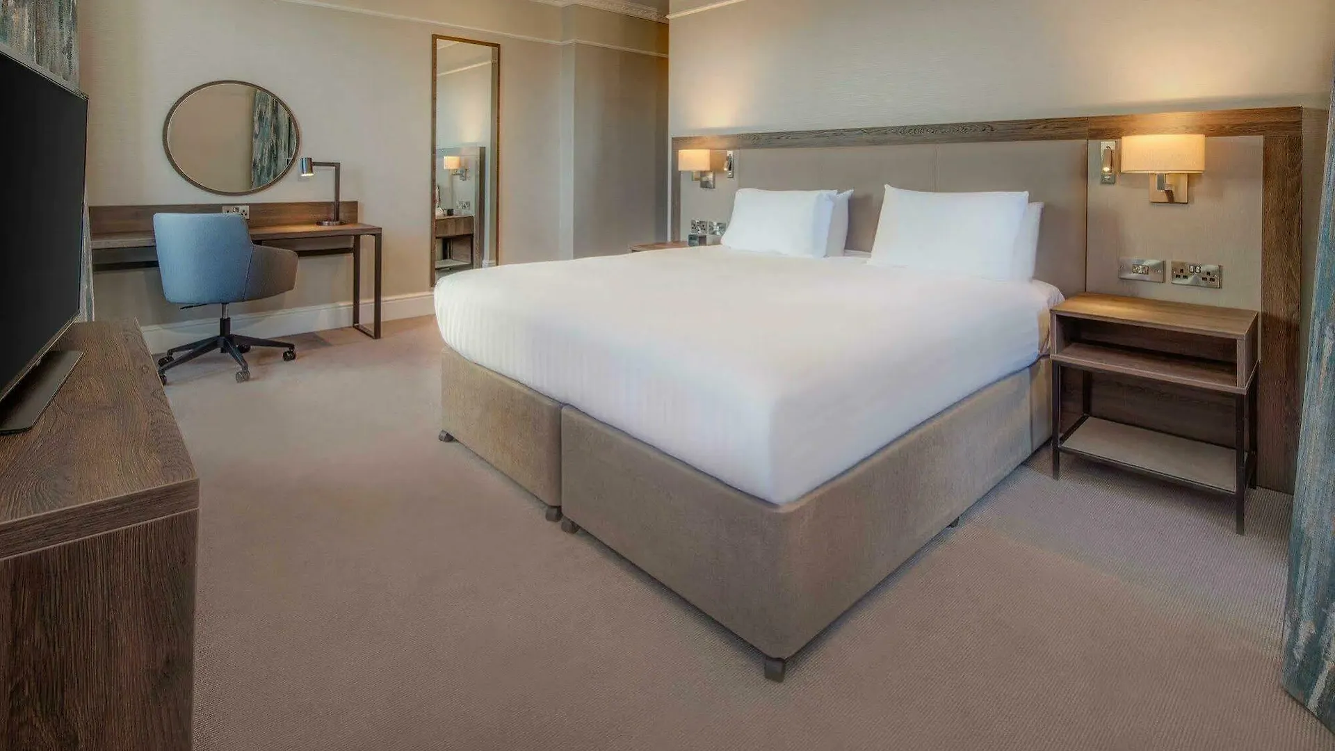 Hilton Edinburgh Carlton Hotel