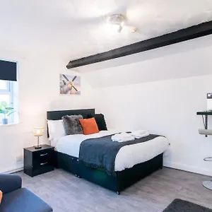 https://stunning-studio-apartment-free-parking-fast-wifi.hotelsin-nottingham.com