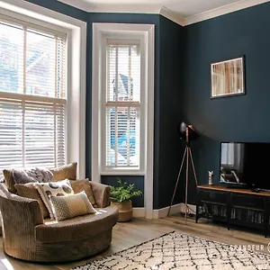 https://central-town-apartment-sleeps-4-private-parking.tophotelsbath.com