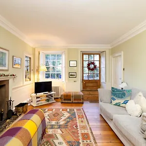 Joivy Beautiful Apartment, Private Garden, Calton Hill Apartment