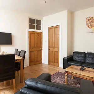 Cozy Beside Castle!!! Apartment